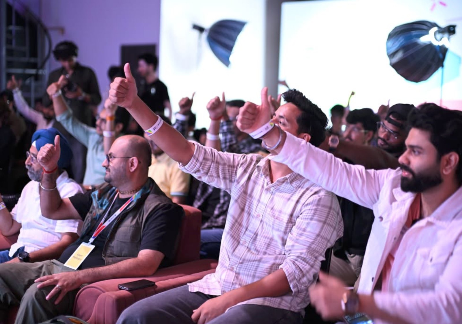 A full audience with thumbs up during a session